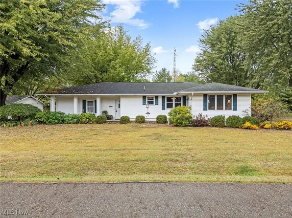 4385 Fruitland Ave, Louisville, OH 44641