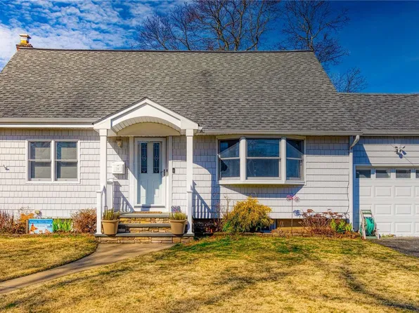 28 Jefferson Avenue, Massapequa Park, NY 11762