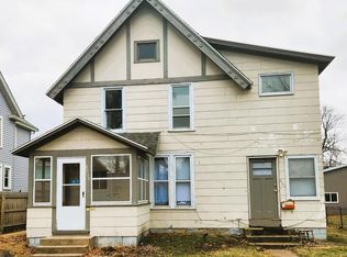 221 8th St E, Winona, MN 55987