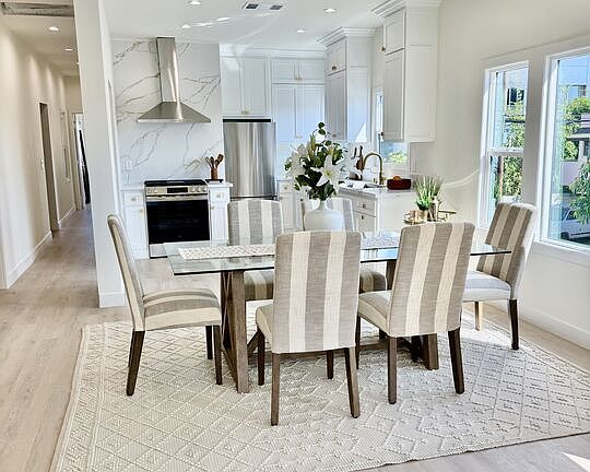 5th image of 900 N Alfred St #2