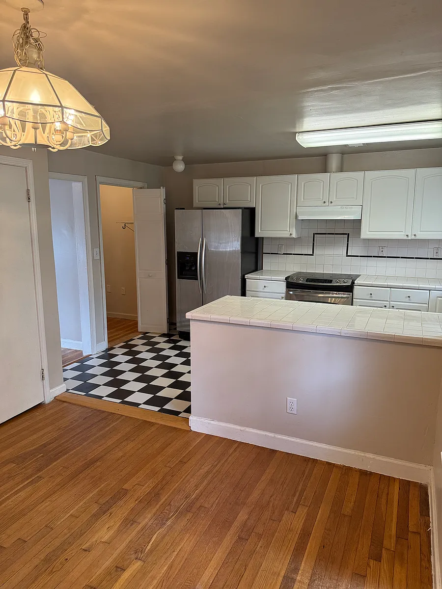 Building Photo - 2693 Valvedere Dr NE