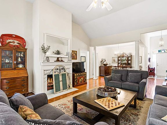 4th image of 7561 Livingston Dr