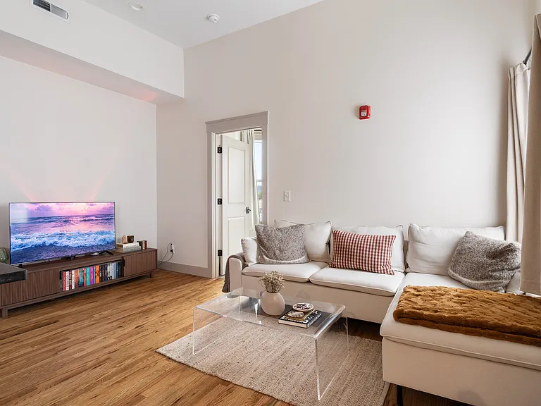 335 W Pike St #C — Photo 11