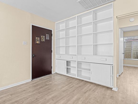 5th image of 1538 THORAIN BLVD