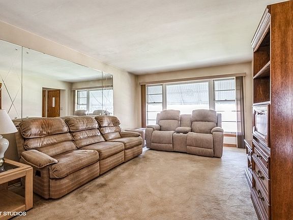 2nd image of 7536 N Oconto Ave