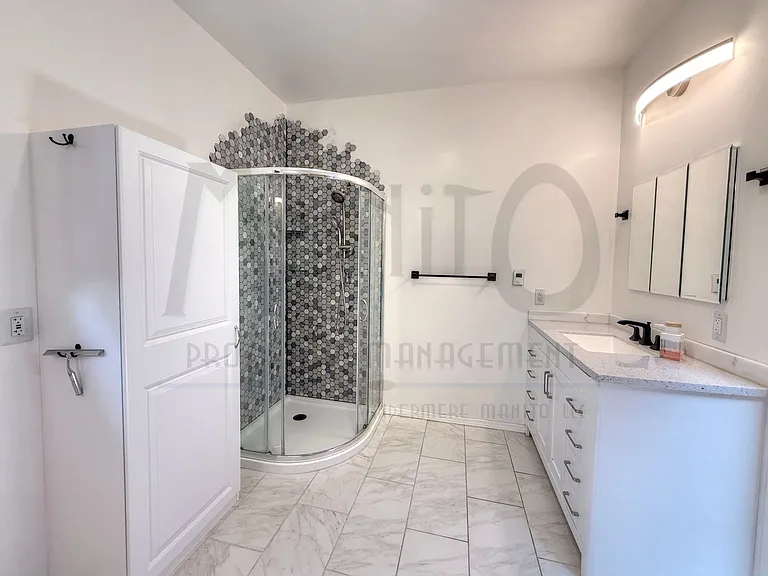 3642 W Wellesley Ave — Photo 22