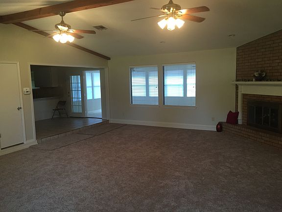 Approx 500 sqft living room