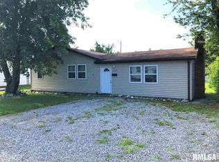 239 W 8th St, Flora, IL 62839