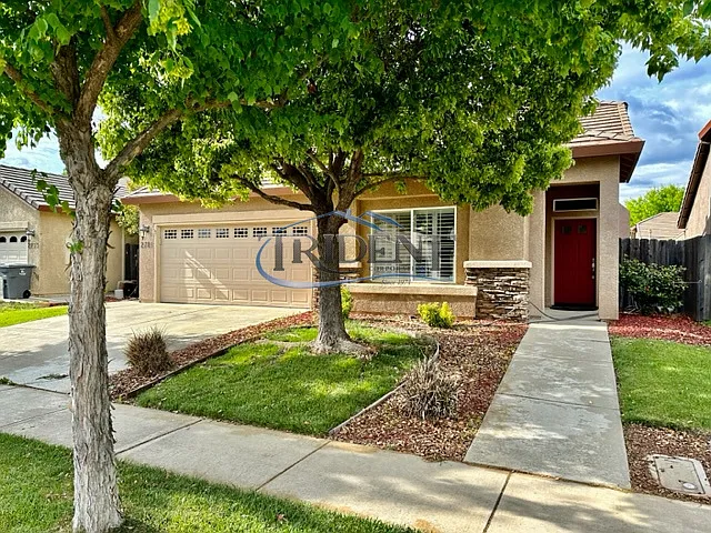 3 bed, $2,500 — Photo 2