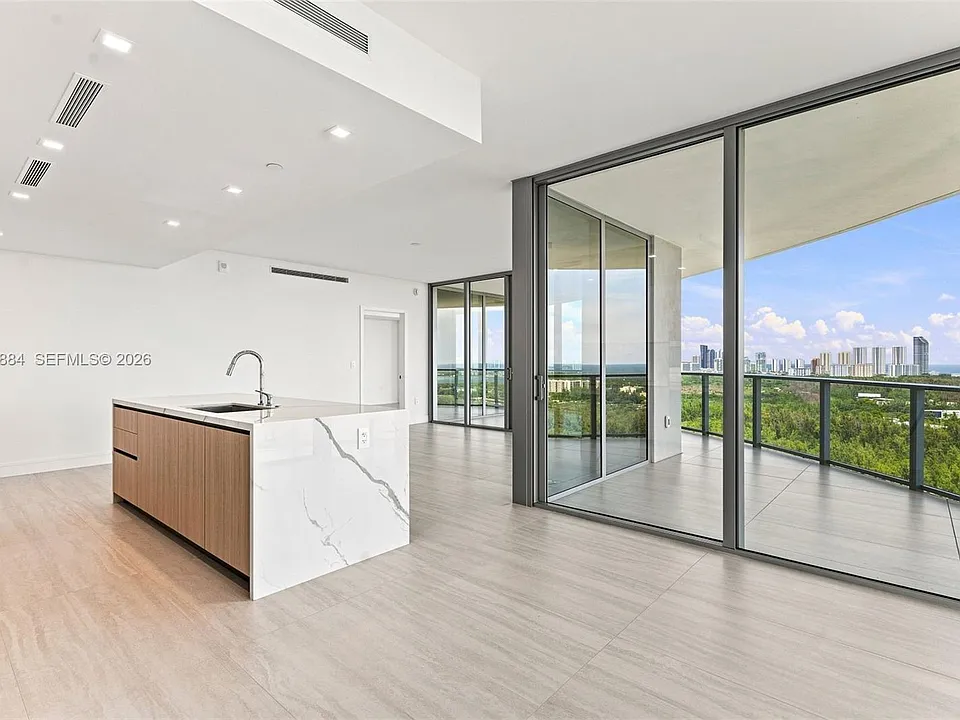 2411 Laguna Cir #2301