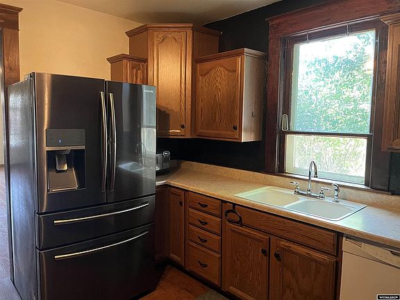 2nd image of 174 W Railroad Ave