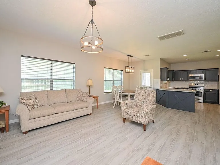 10607 Criswell Dr — Photo 3