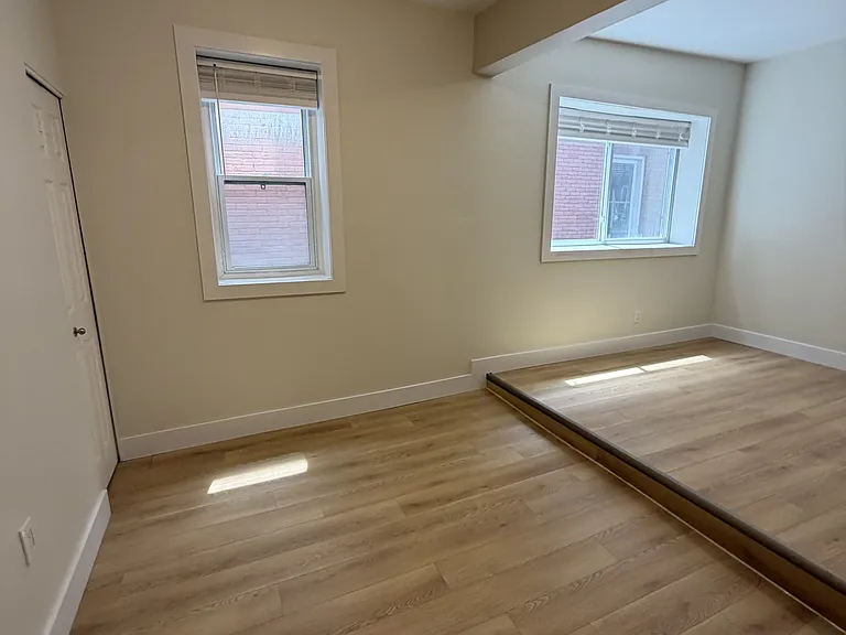 466 Nelson St — Photo 6