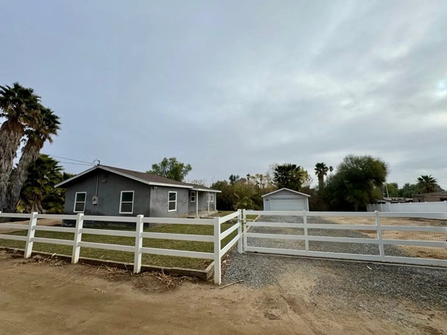 Newly remodeled single story home on land for LEASE! — Photo 2