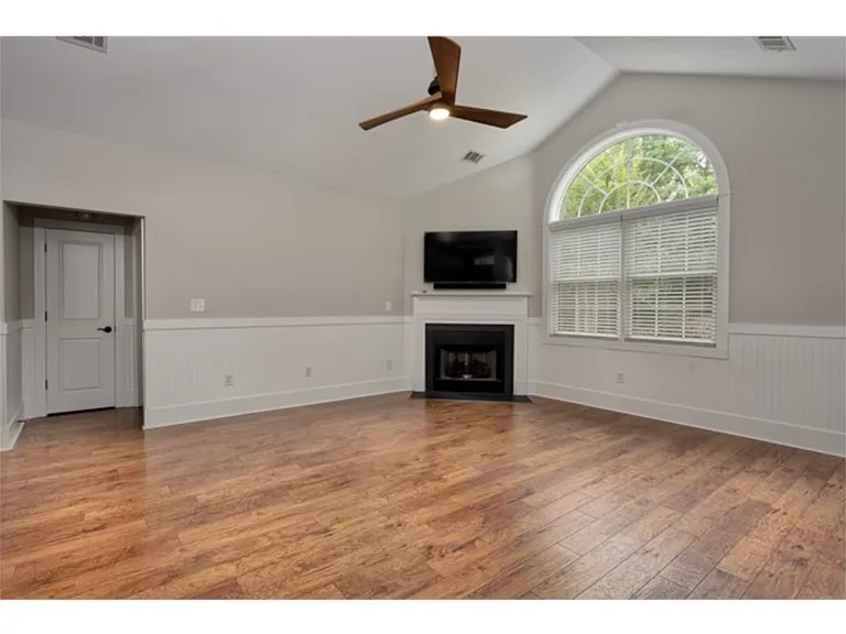 109 Edgewood Ct — Photo 8