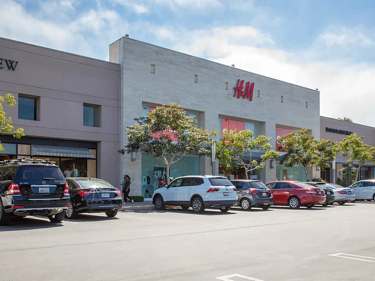 Visit Plaza El Segundo for an incredible shopping and dining experiences.