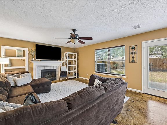 3rd image of 8902 Stoney Bend Dr