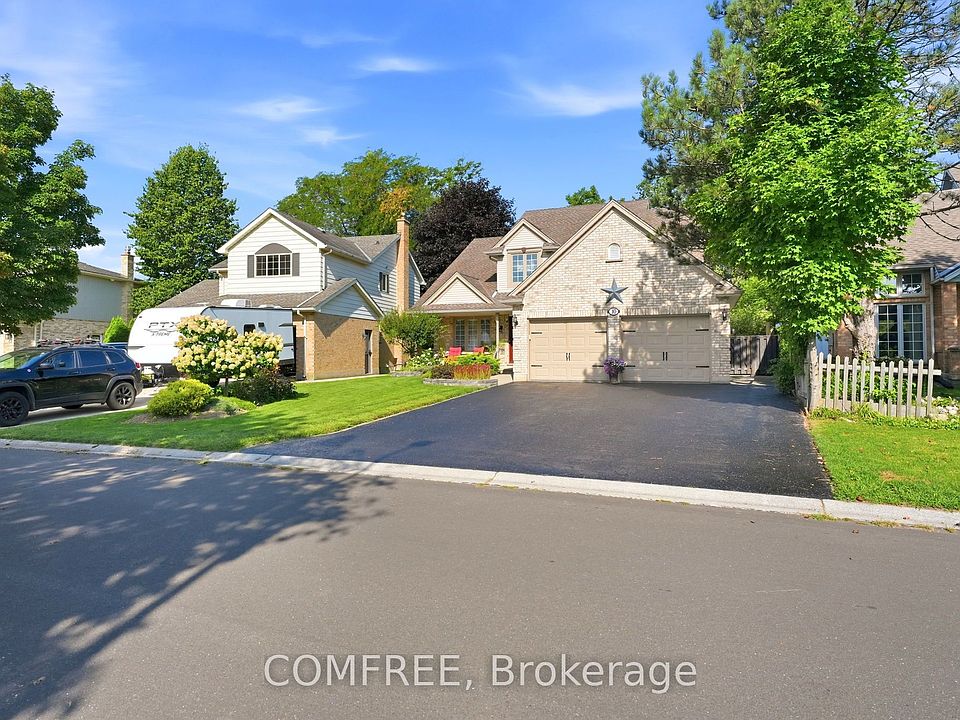 1st image of 10 Sinclair Cres