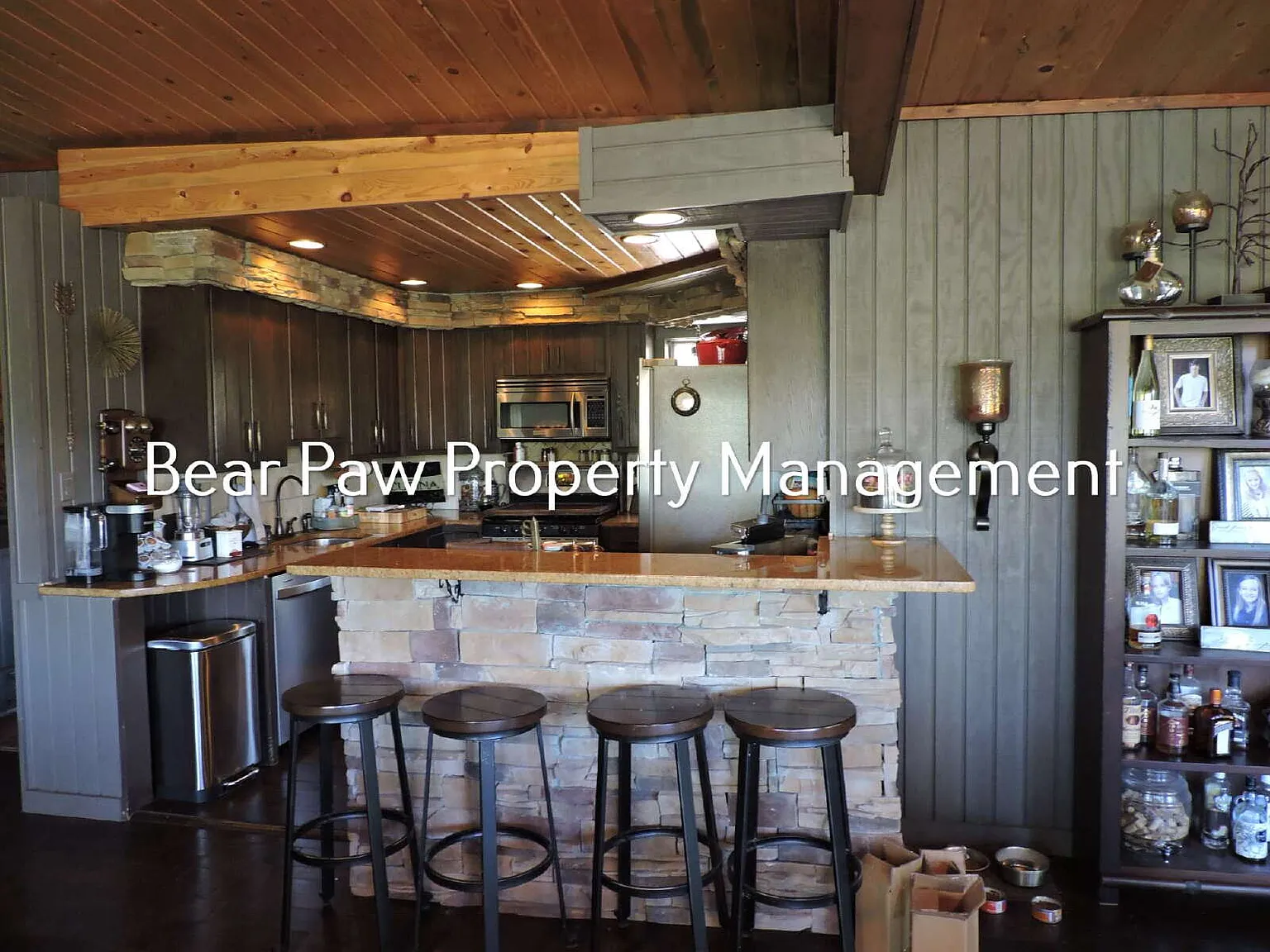 3 bed, 2.0 bath, 2400 sqft, $3,000 — Photo 4