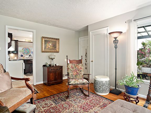 4th image of 379 E Utopia Ave
