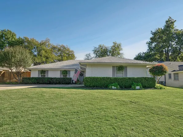 9017 Mahan Dr, Benbrook, TX 76116