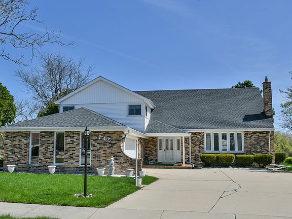 2nd image of 745 Oakwood Ct