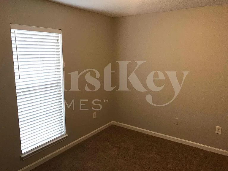 7800 Parkview Cir E — Photo 11