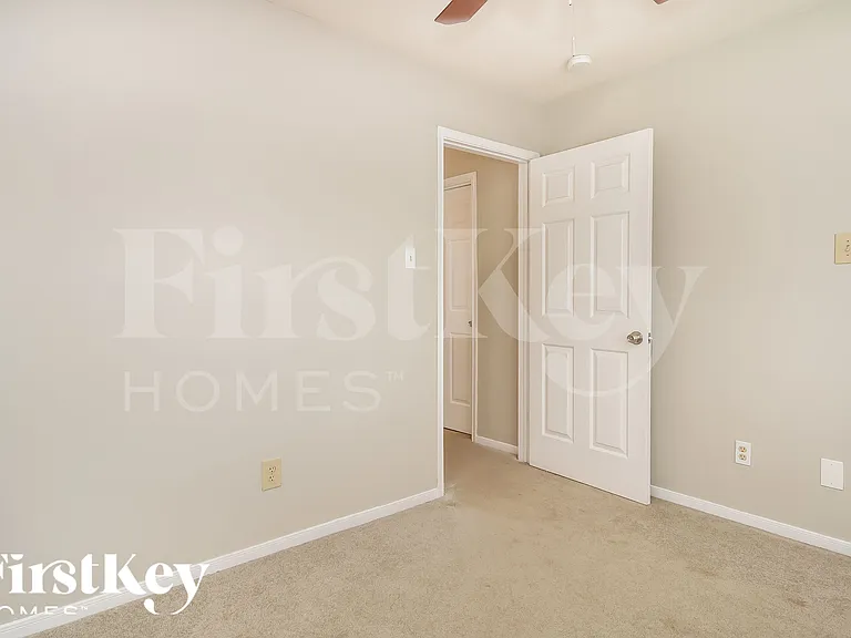 1039 Wentworth Dr — Photo 16