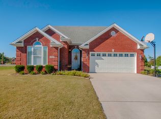 102 Riverview Dr, Sheffield, AL 35660