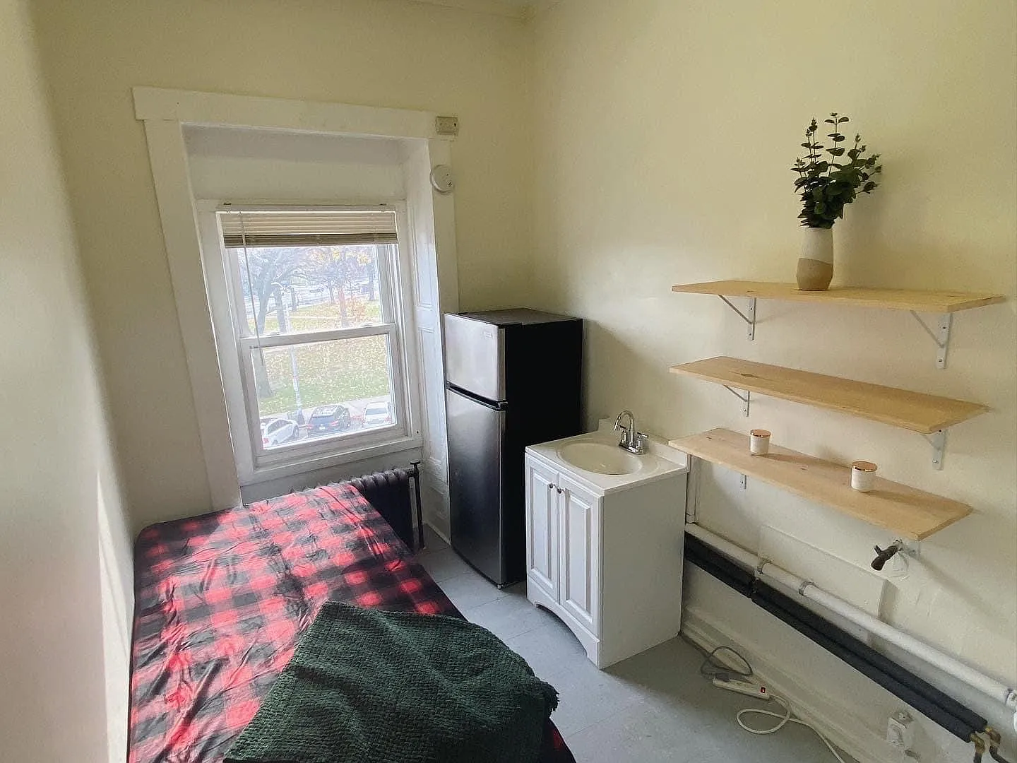 12 bed, 10000 sqft, $850 — Photo 3