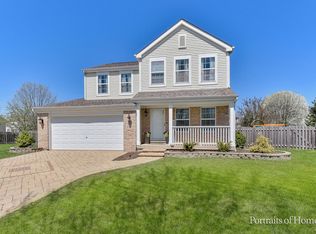 820 Clarendon Cir, Aurora, IL 60504