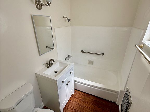 5th image of 11111 Venice Blvd APT 4