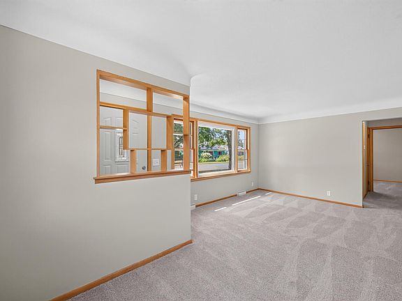 4th image of 424 4th Ave NE