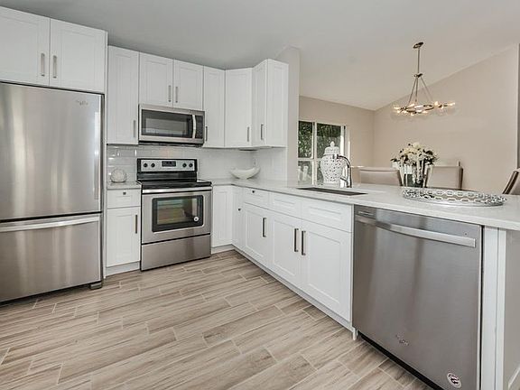 5th image of 4807 Bayshore Blvd APT E2