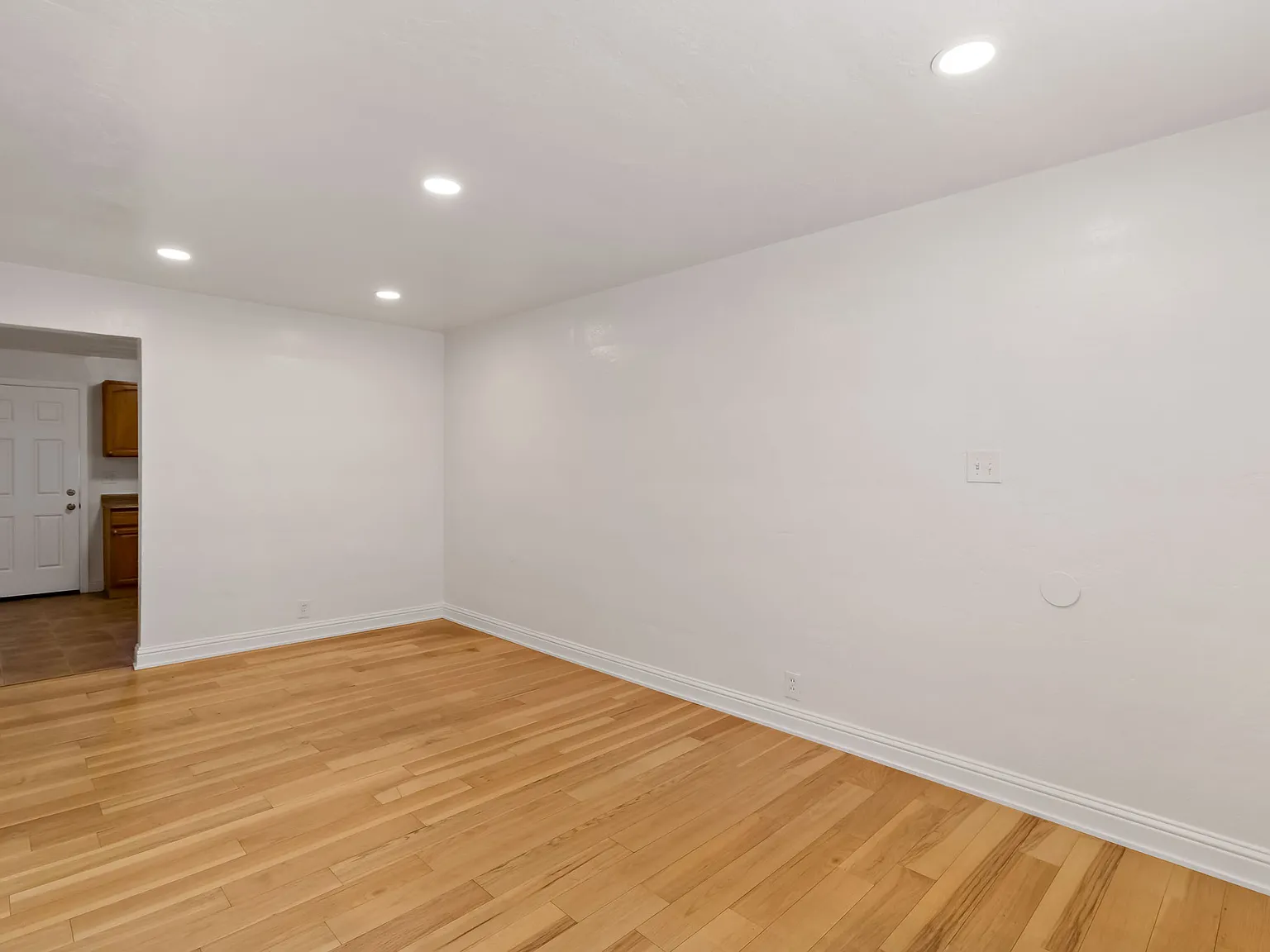 2 bed, 640 sqft, $1,825 — Photo 3