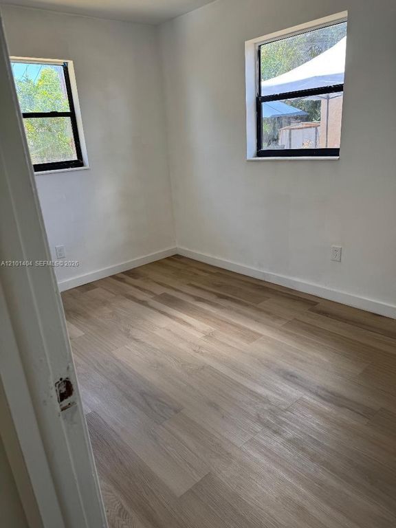 3840 NE 12th Ave, photo 3