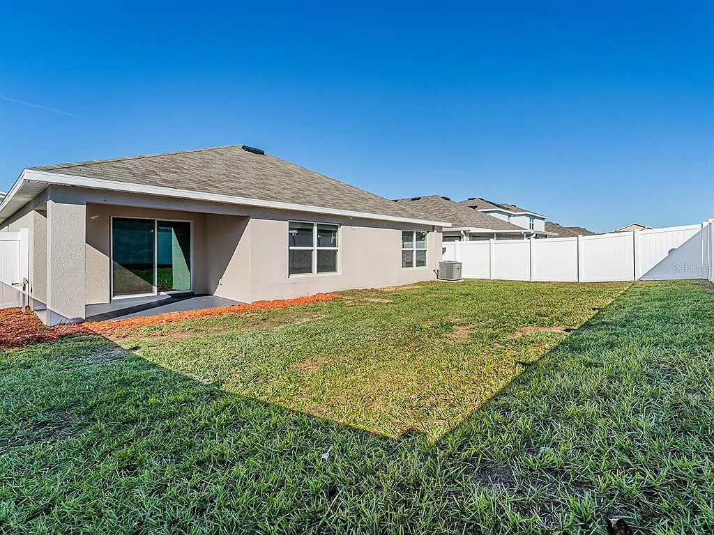 4 bed, 2.0 bath, 1827 sqft, $2,200 — Photo 3