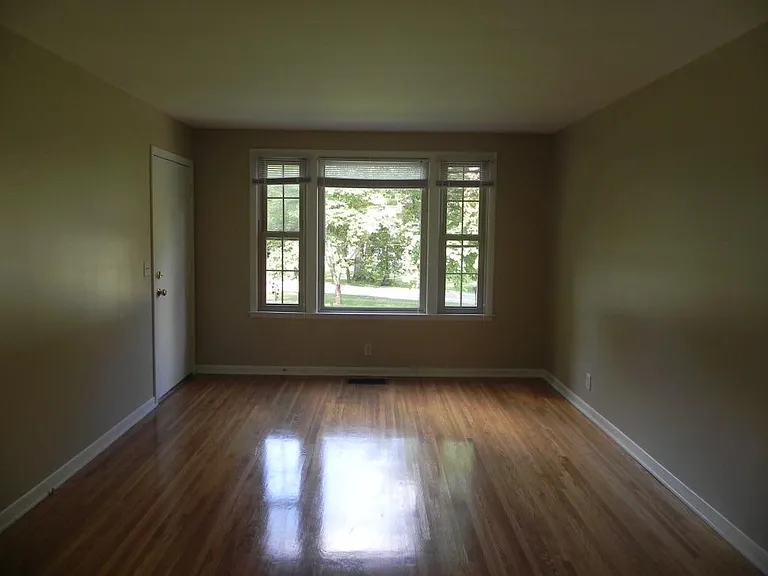 1725 Temple Ave — Photo 10