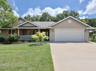 125 Hunter Dr, Manhattan, KS 66503