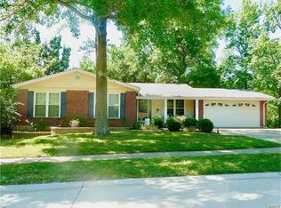 1207 Hidden Oak Rd, Chesterfield, MO 63017