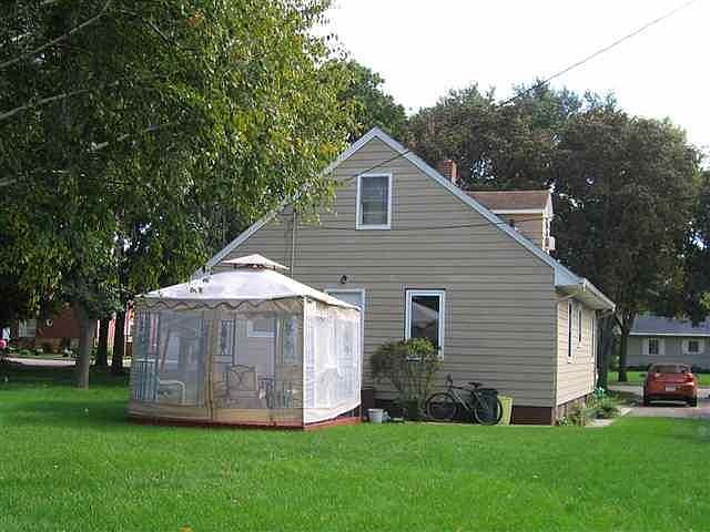 2nd image of 940 10th Ave