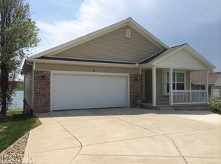 11 Lake Ridge Ct, Bloomington, IL 61701