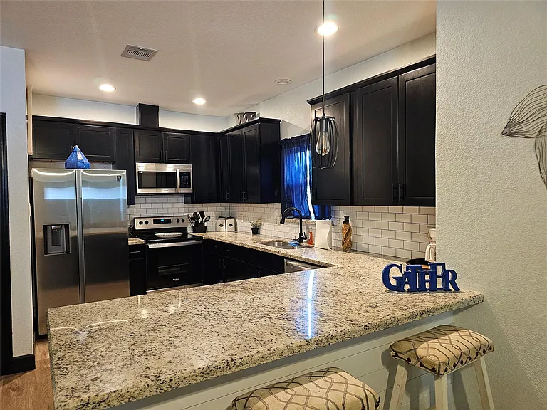 6706 Avenue C — Photo 2