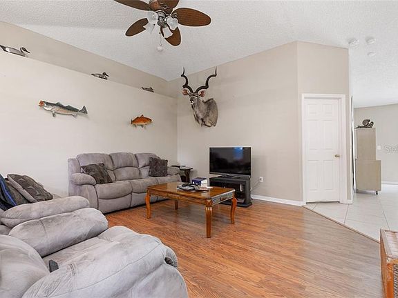 3rd image of 990 Vassar Dr