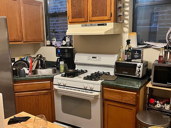 4th image of 1425 N Ashland Ave APT 2R