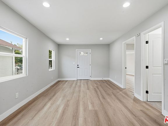 4th image of 1109 W 110th St