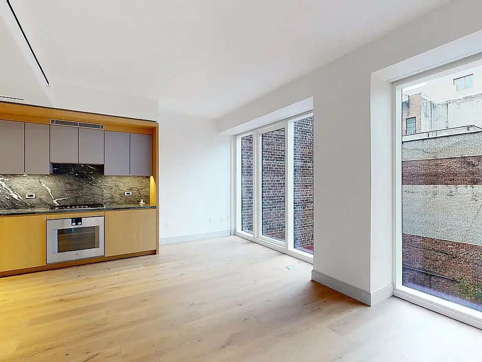 101 W 14th St #4F
