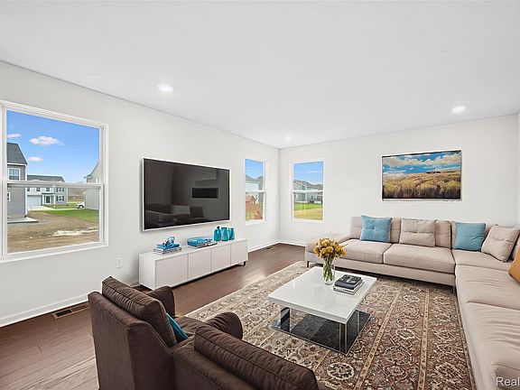 7th image of this home