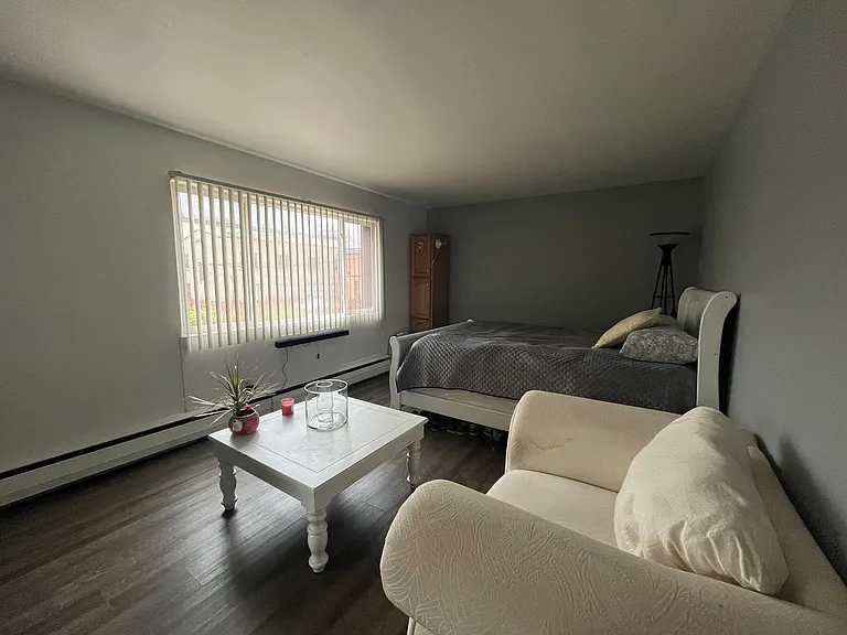 1456 N Farwell Ave — Photo 12