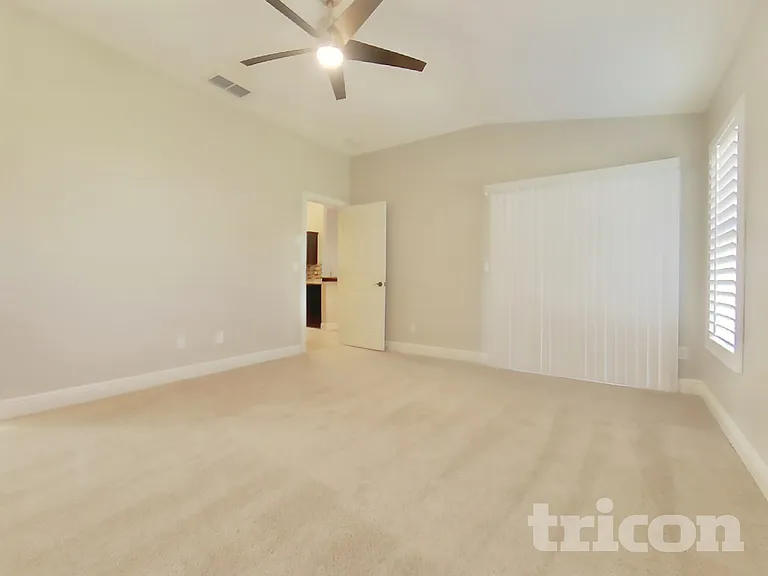 10902 Versailles Blvd — Photo 8